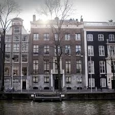 Verduurzaming (van de warmte-opwekkingsinstallatie in het) Ambtsgebouw te Amsterdam.