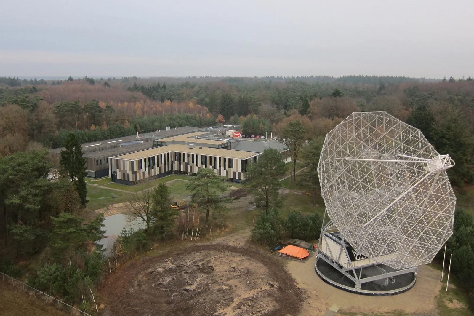 ASTRON: Renovatie ‘gebouw 1996’.